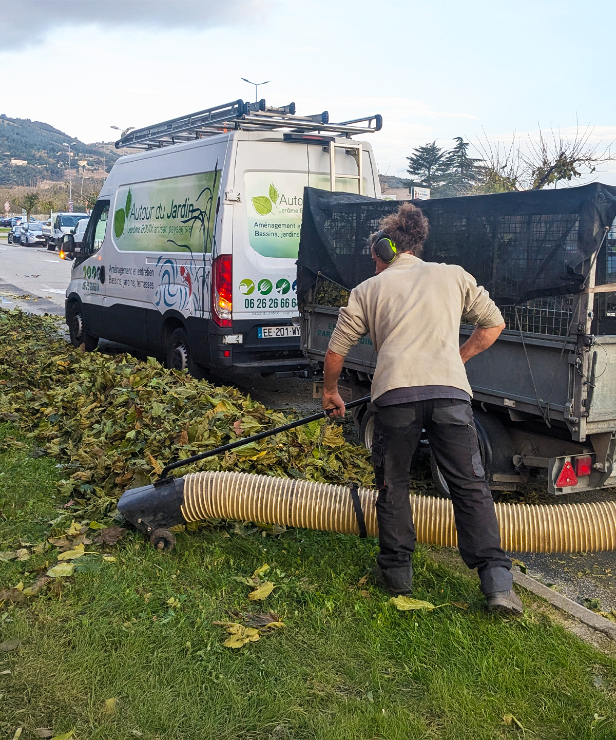 Ramassage et nettoyage du jardin après intervention